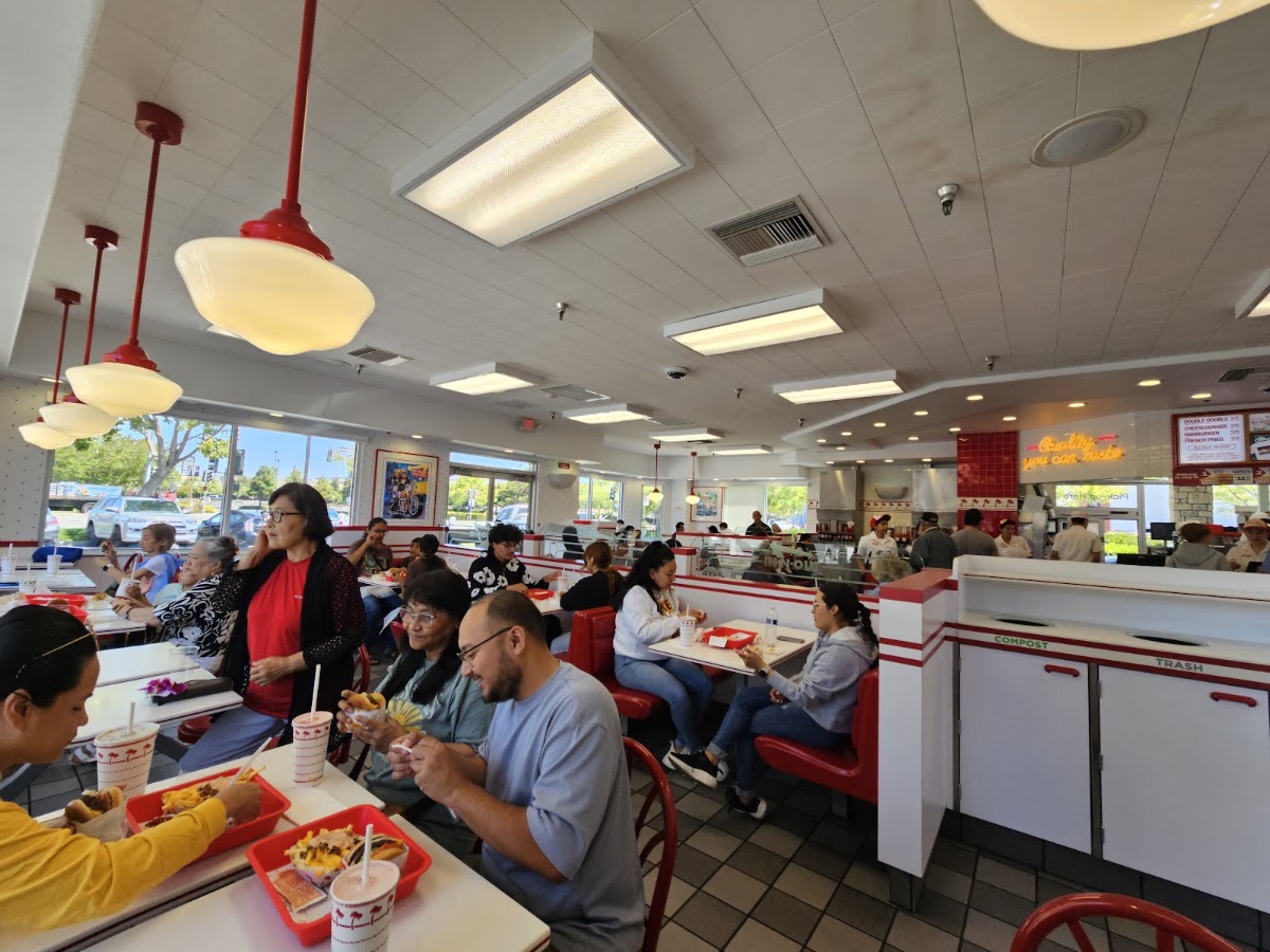 In-N-Out Burger photo 7