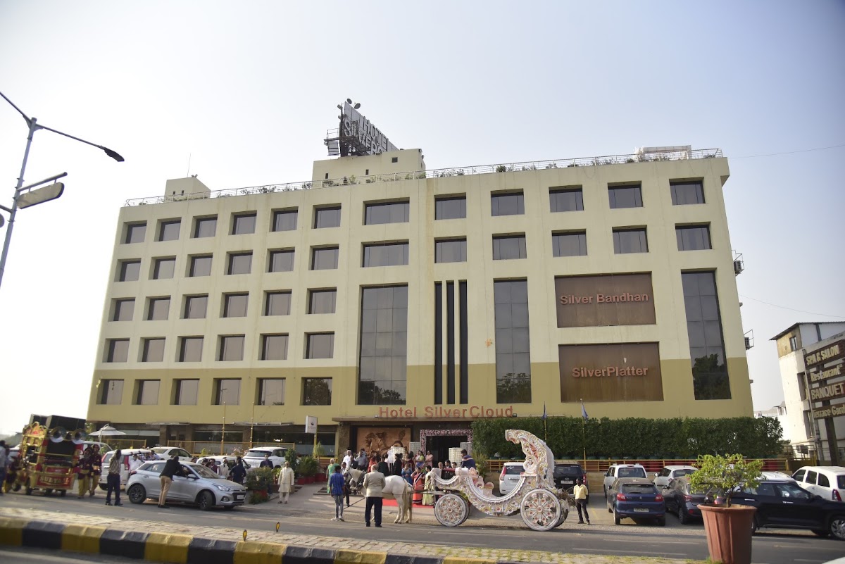 SilverCloud Hotel & Banquets photo 2