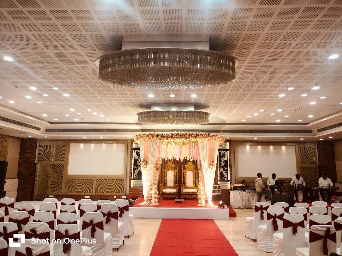 SilverCloud Hotel & Banquets photo 3