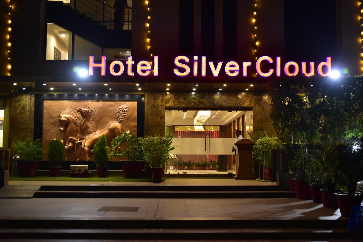 SilverCloud Hotel & Banquets photo 4