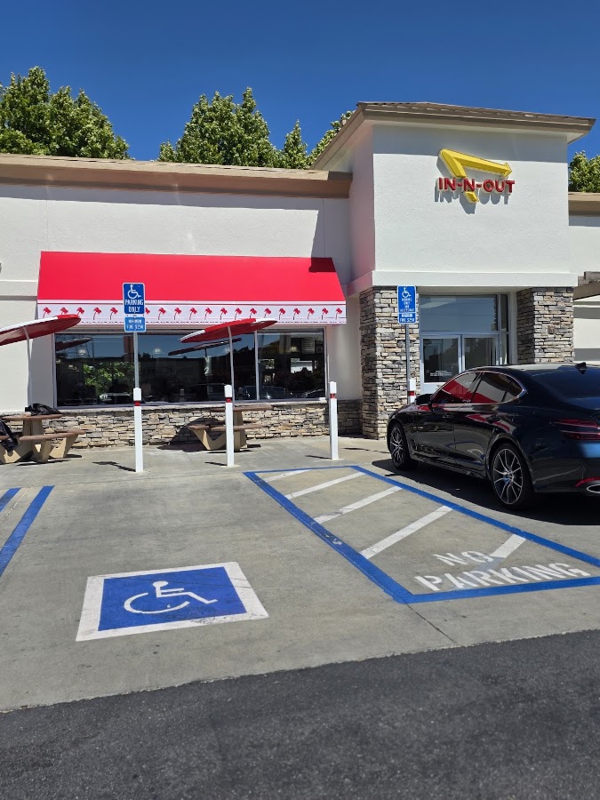 In-N-Out Burger photo 6