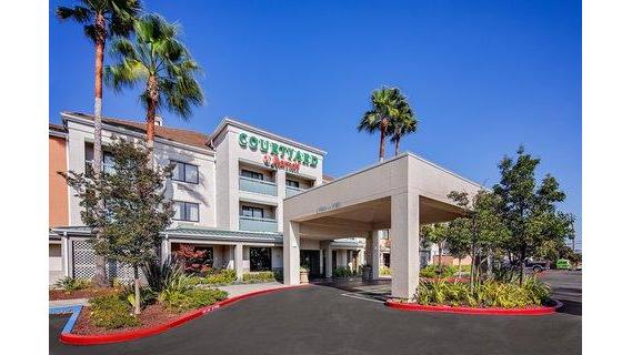 Courtyard by Marriott Oakland Airport