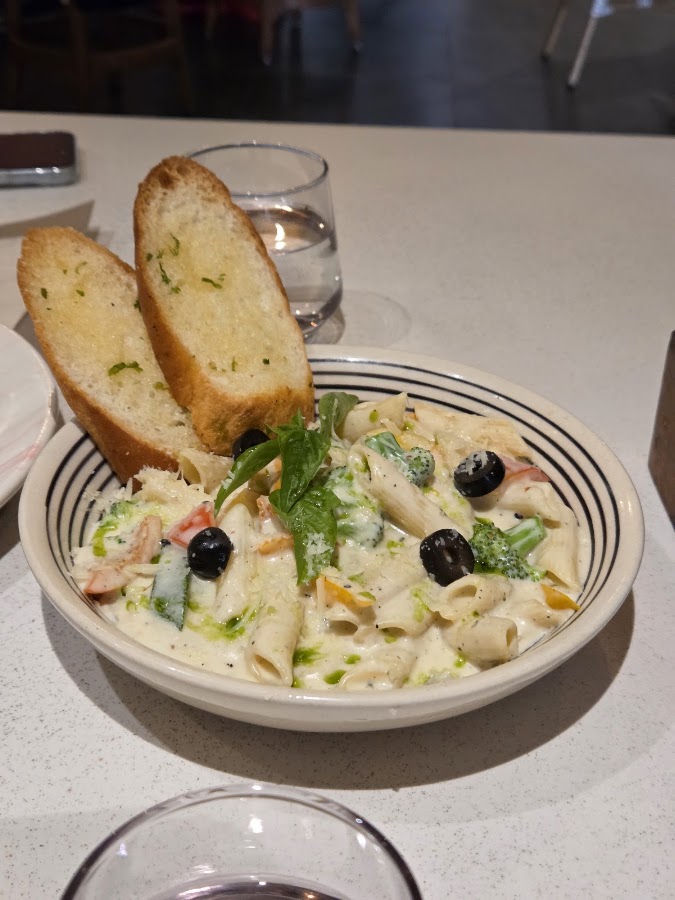 Bon Amigos Cafe & Kitchen – Noida, Sector 104 photo 3