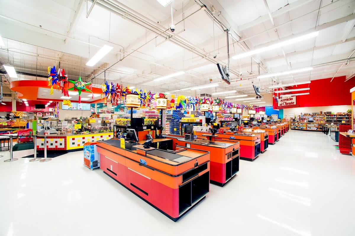 Las Montañas Supermarket photo 2