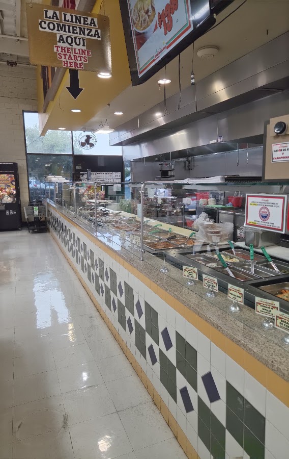 Las Montañas Supermarket photo 3