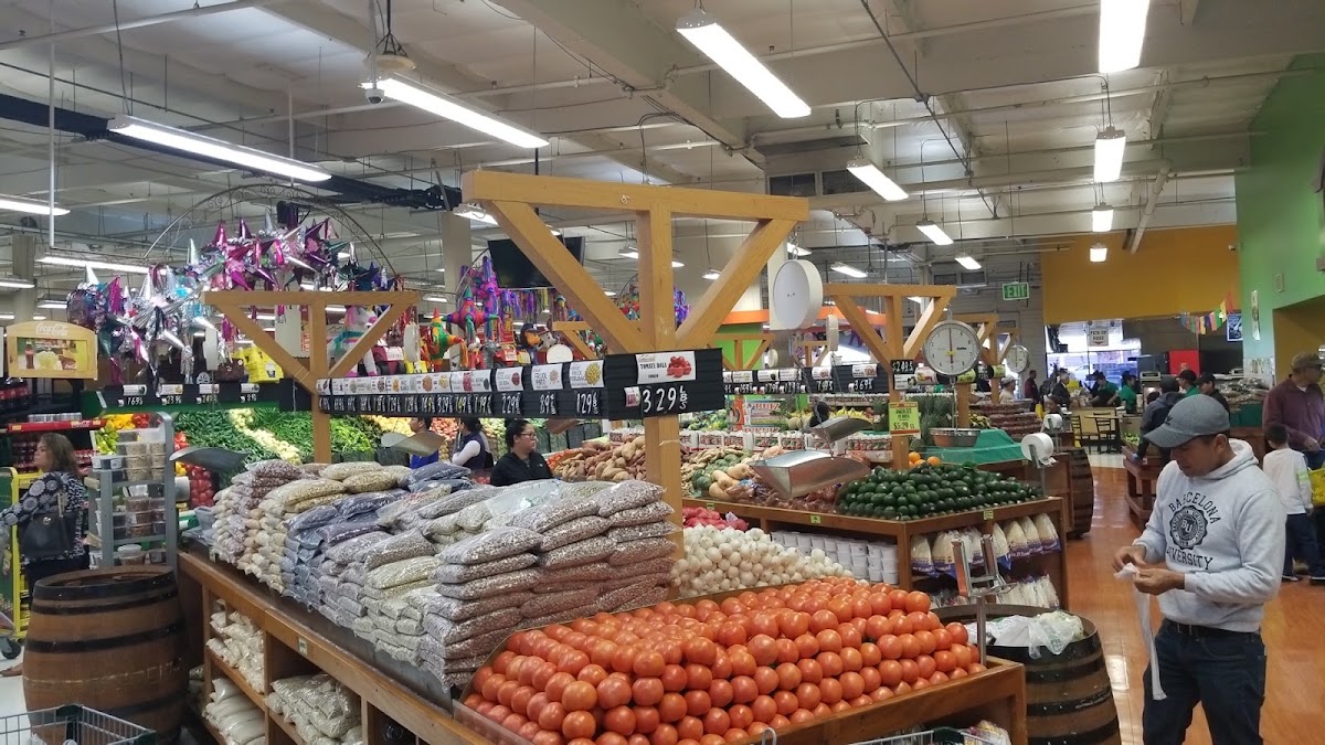 Las Montañas Supermarket photo 4