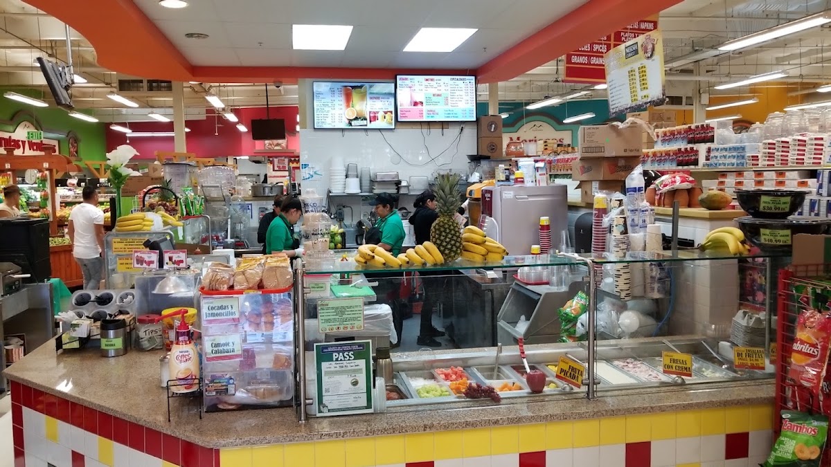 Las Montañas Supermarket photo 7