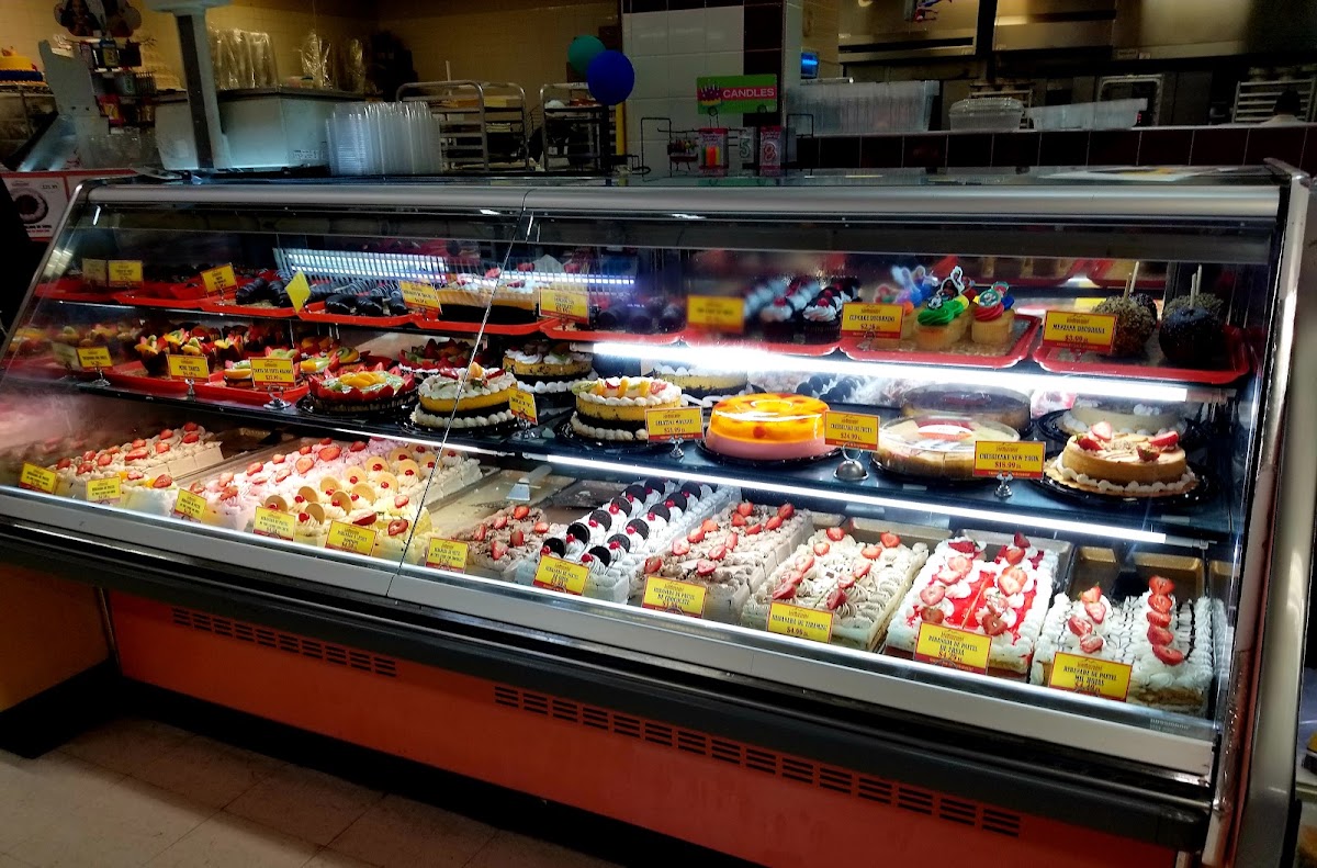 Las Montañas Supermarket photo 8