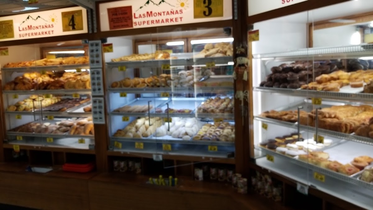 Las Montañas Supermarket photo 9