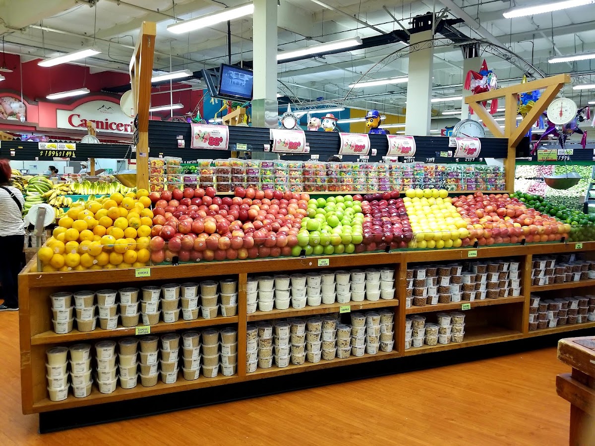 Las Montañas Supermarket photo 10