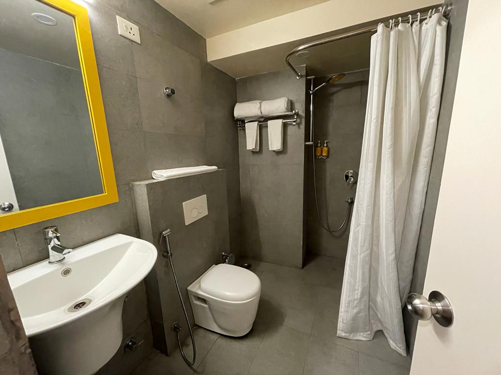 Bloom Hotel - Sector 62, Noida photo 3