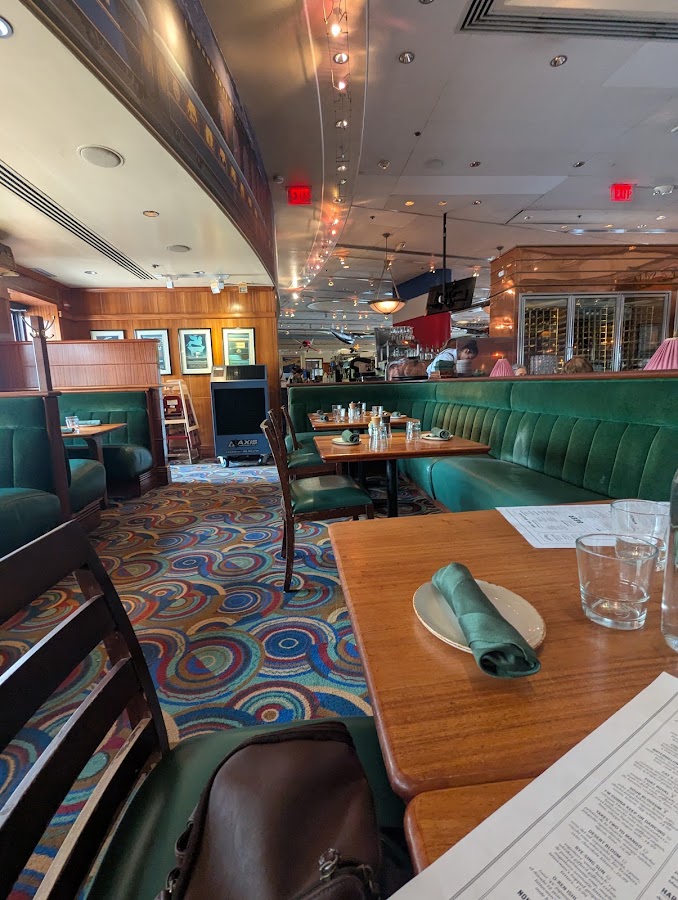 Clyde's of Chevy Chase photo 6