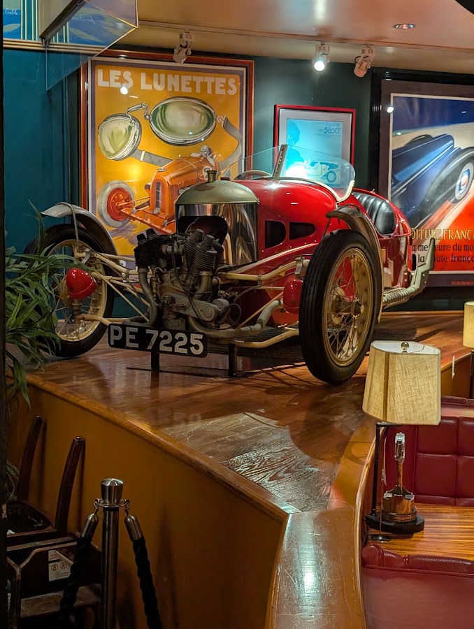 Clyde's of Chevy Chase photo 10