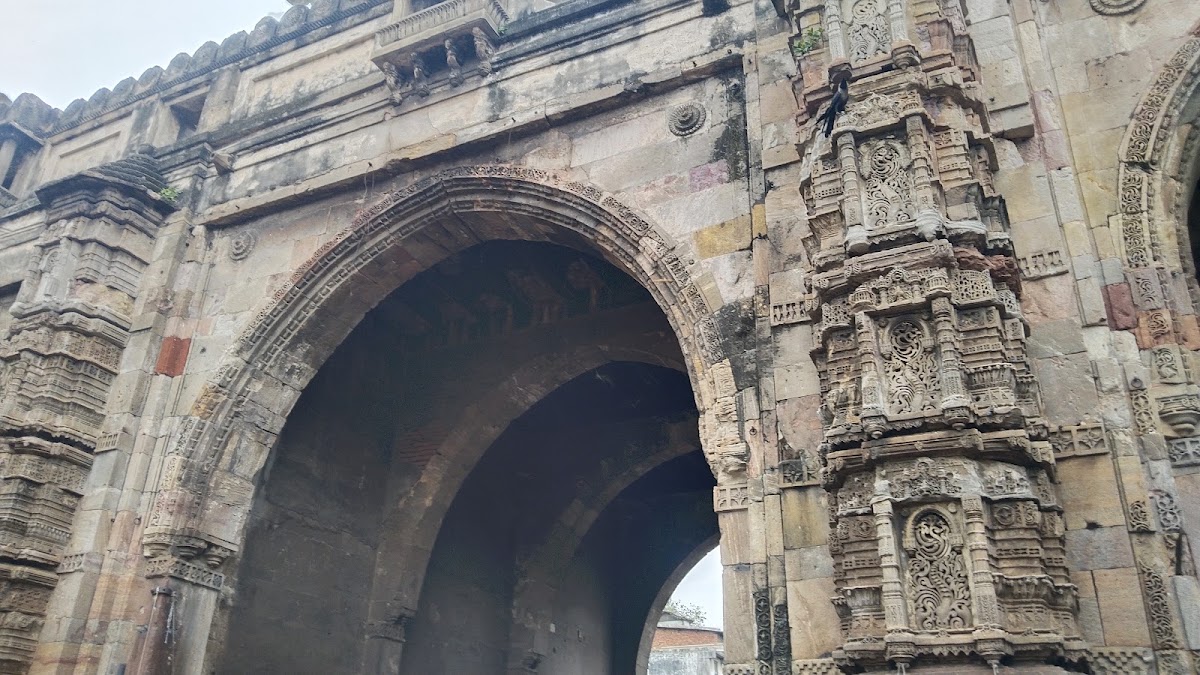 Teen Darwaja photo 2
