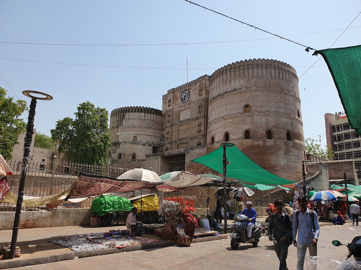 Teen Darwaja photo 7