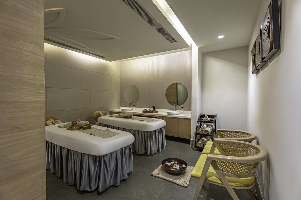 Radisson Hotel Gurugram Udyog Vihar photo 8