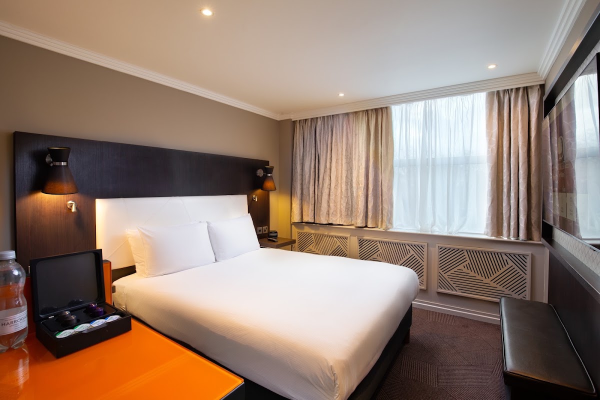 DoubleTree by Hilton London - Ealing photo 2