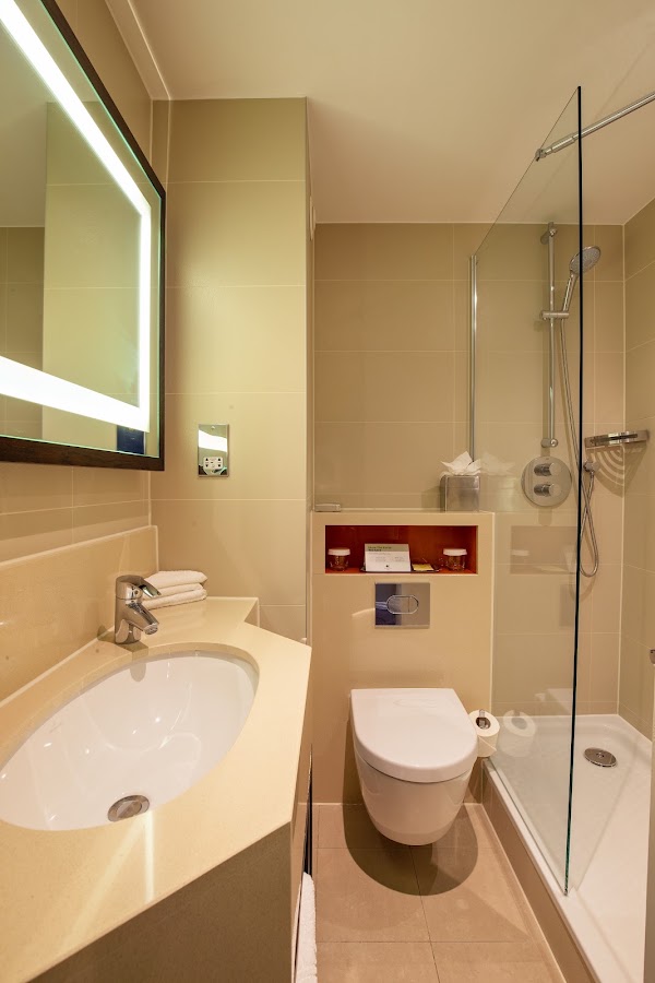 DoubleTree by Hilton London - Ealing photo 5