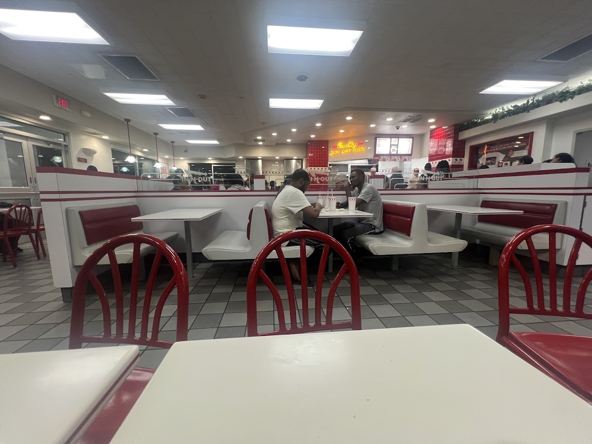 In-N-Out Burger photo 9