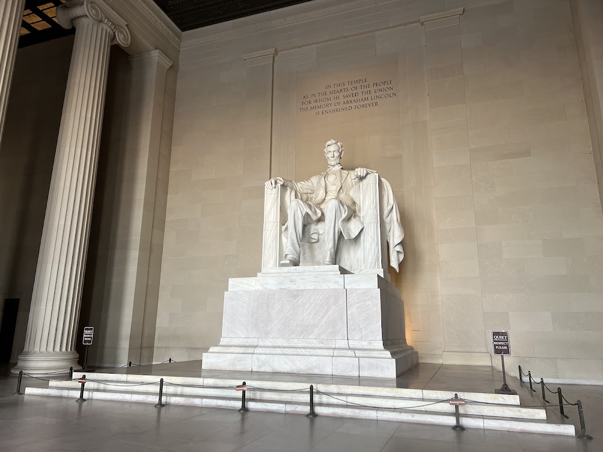 Lincoln Memorial photo 4