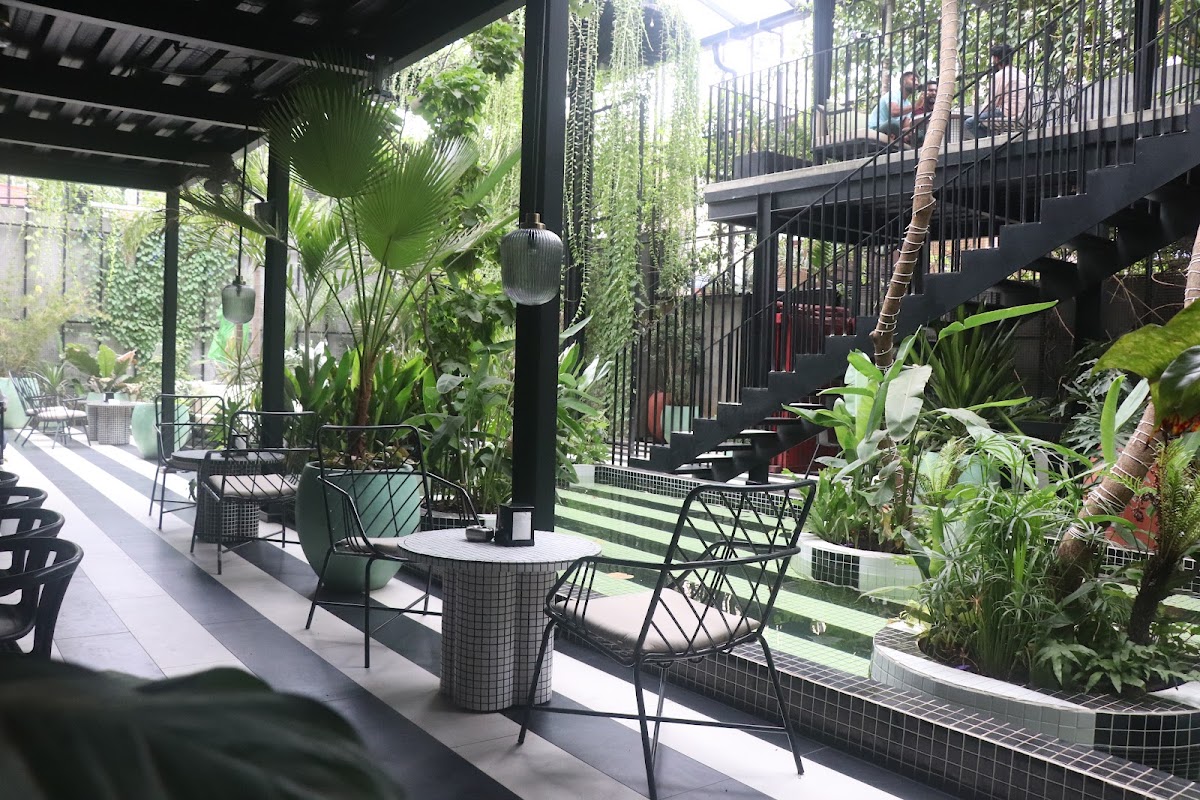 Sunrise Bar and Lounge photo 8