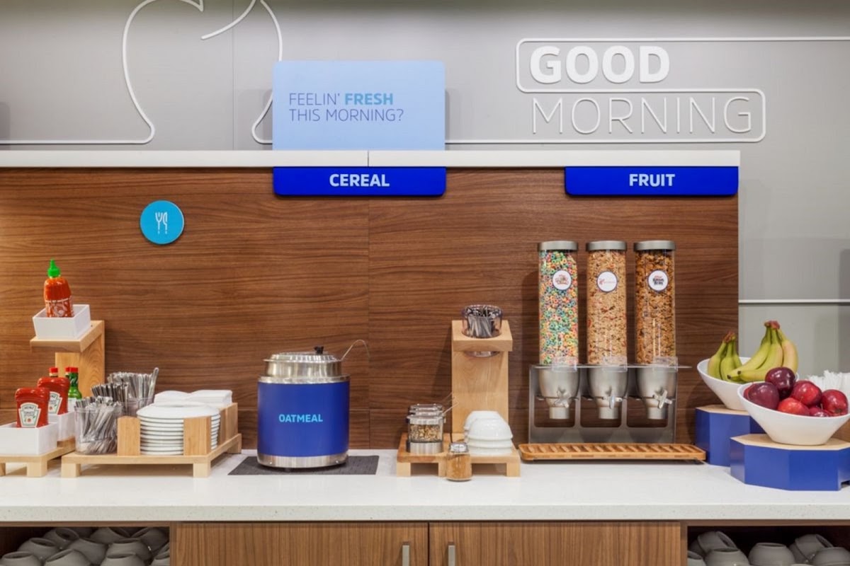 Holiday Inn Express & Suites Chicago West - Oak Park by IHG photo 4