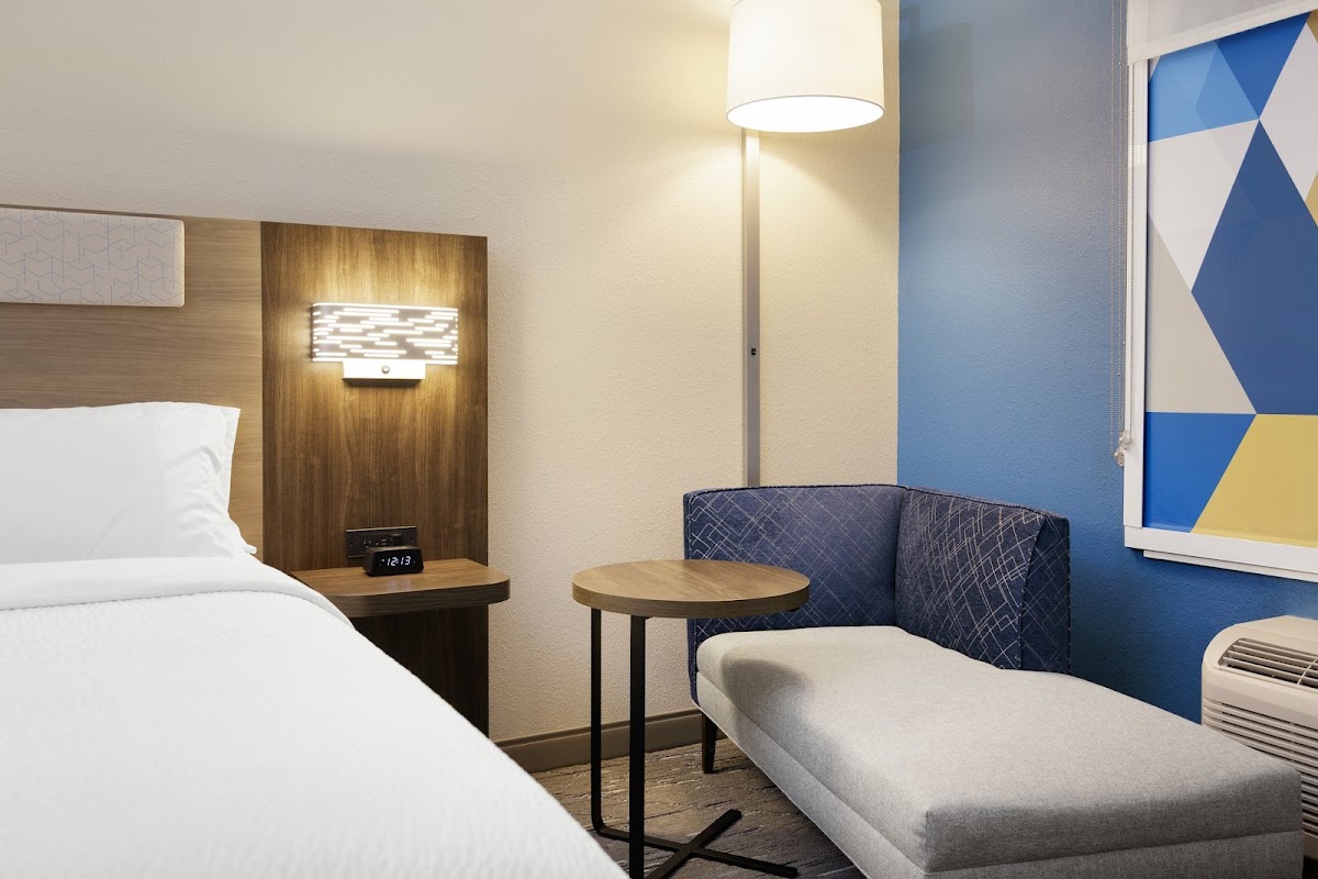 Holiday Inn Express & Suites Chicago West - Oak Park by IHG photo 5