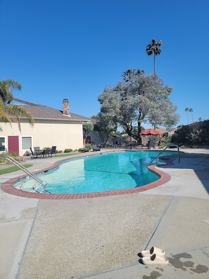 Tropics Mobile Home Park photo 3