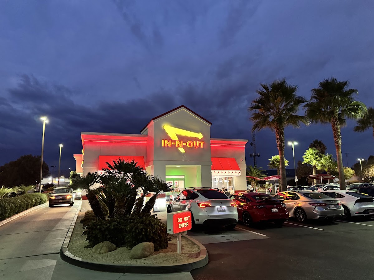 In-N-Out Burger photo 7