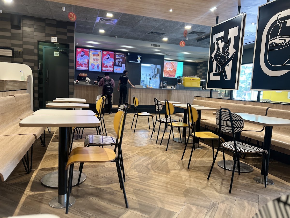 McDonald's - Shalimar Bagh, Delhi photo 4