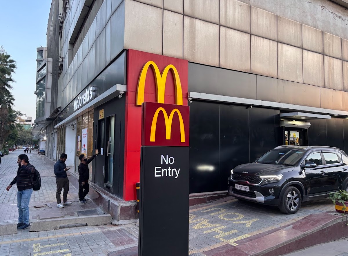 McDonald's - Shalimar Bagh, Delhi photo 9