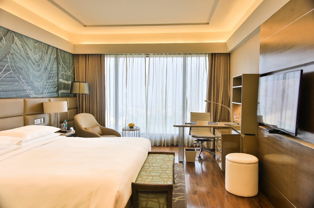 The Leela Ambience Convention Hotel Delhi photo 2