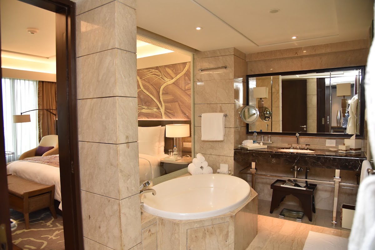 The Leela Ambience Convention Hotel Delhi photo 4