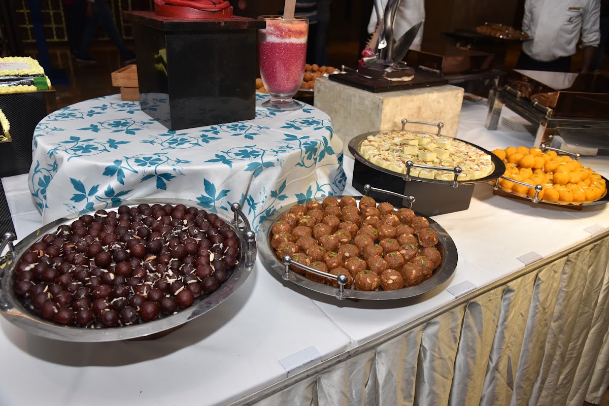 The Leela Ambience Convention Hotel Delhi photo 10