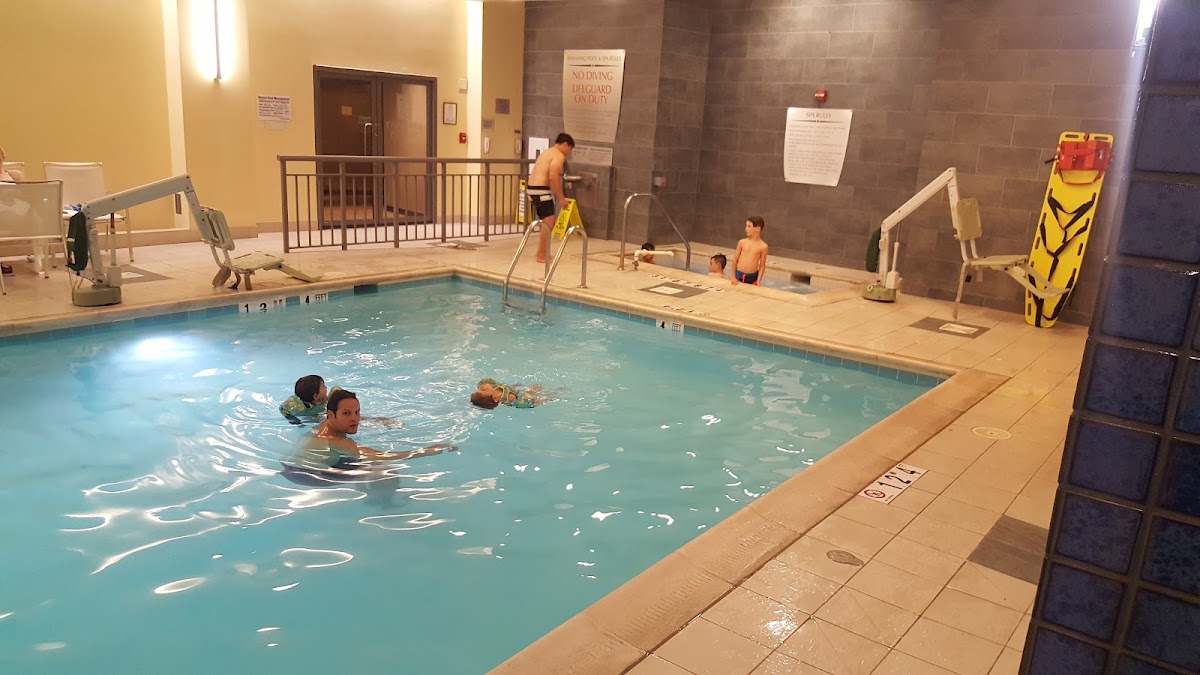 Embassy Suites by Hilton Alexandria Old Town photo 3