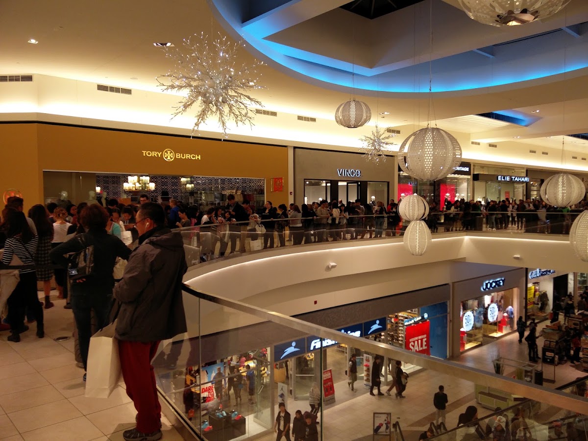 Fashion Outlets of Chicago photo 9