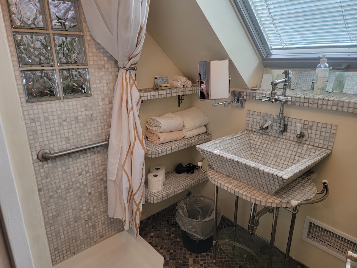 Ray's Bucktown Bed and Breakfast photo 3