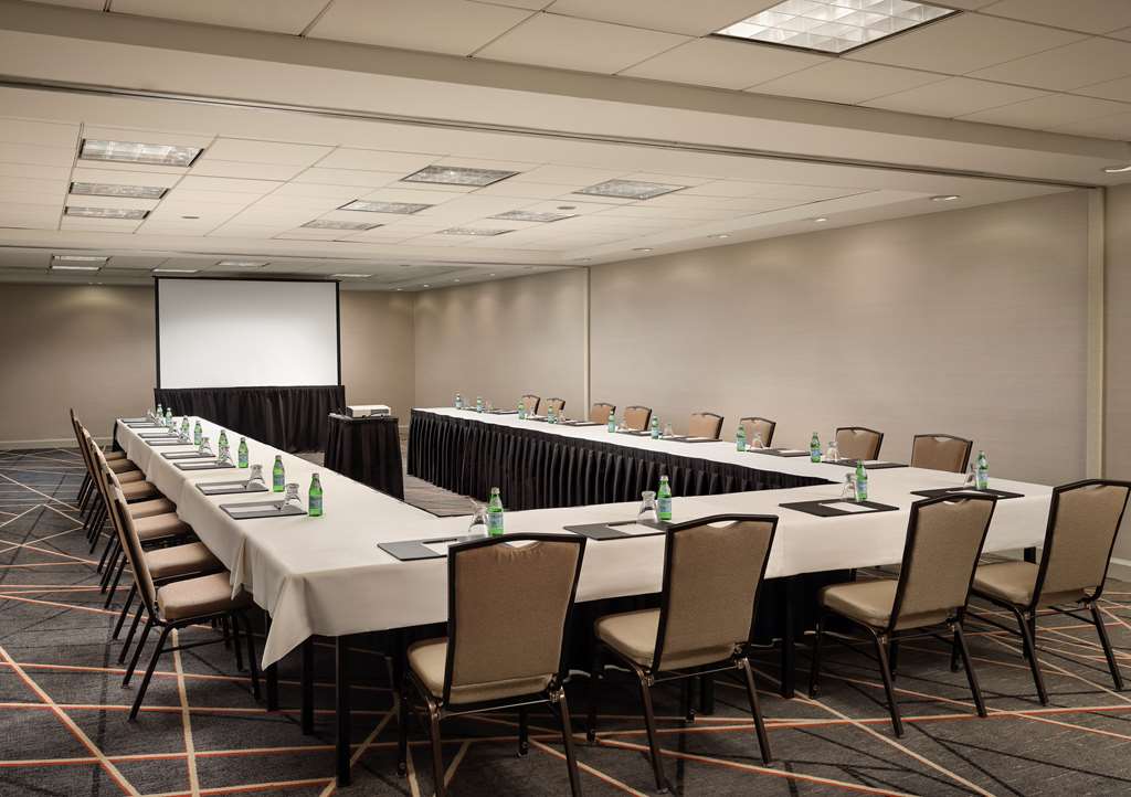 Hilton Arlington photo 10