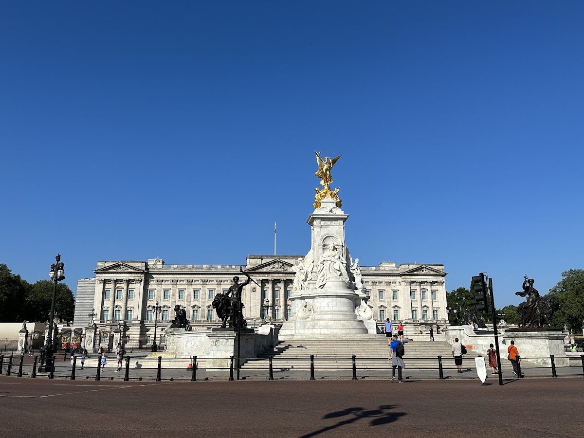 Buckingham Palace photo 3