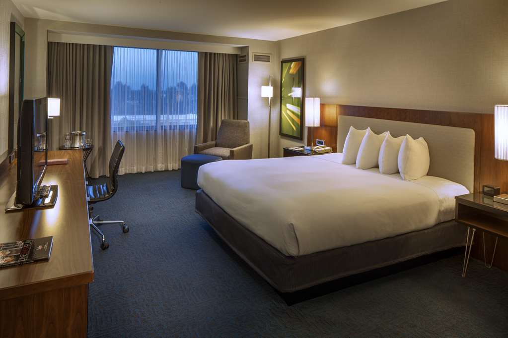 DoubleTree by Hilton Hotel Newark - Fremont photo 2