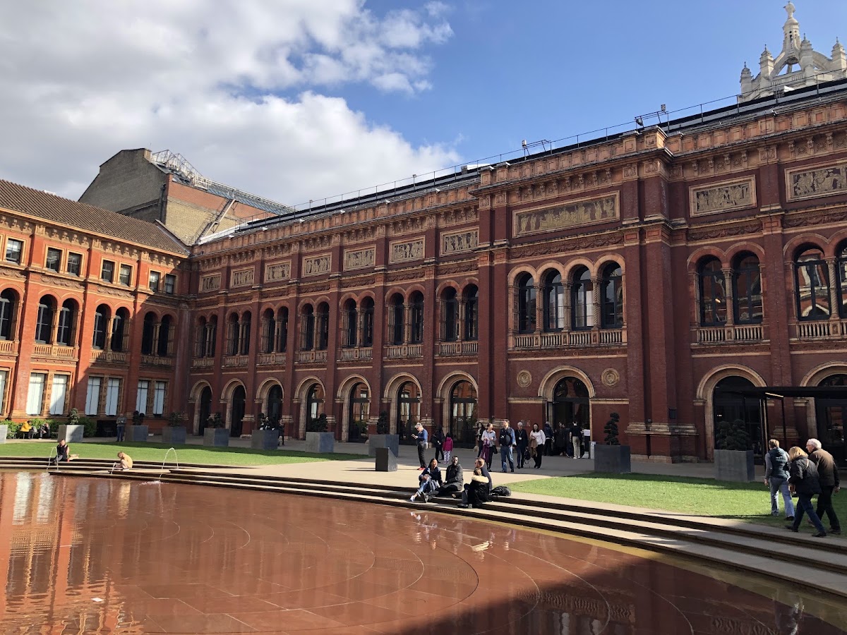 Victoria and Albert Museum photo 7