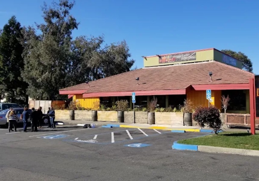 Los Moles Beer Garden photo 6