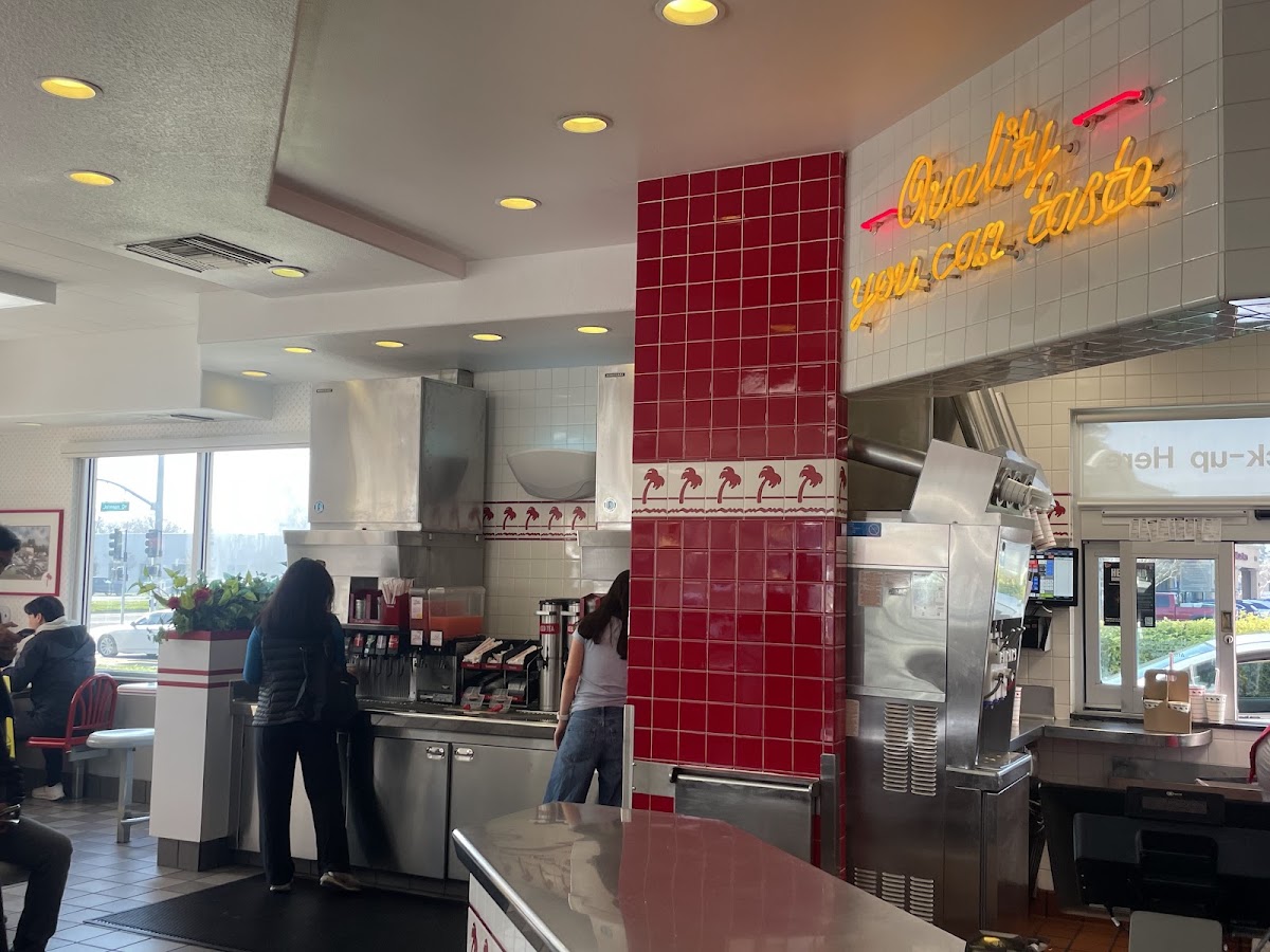 In-N-Out Burger photo 4