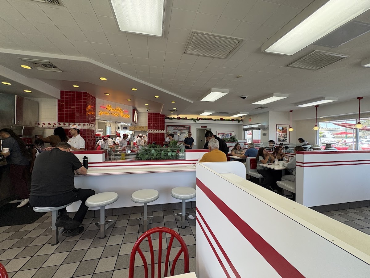 In-N-Out Burger photo 8