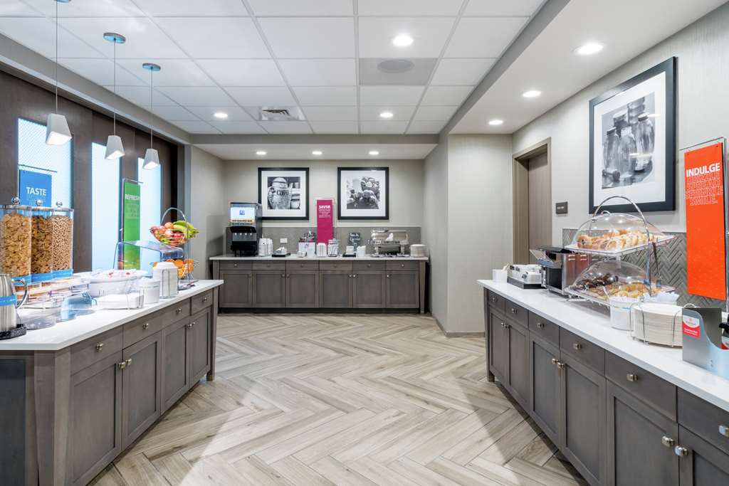 Hampton Inn & Suites Glenarden/Washington DC photo 5