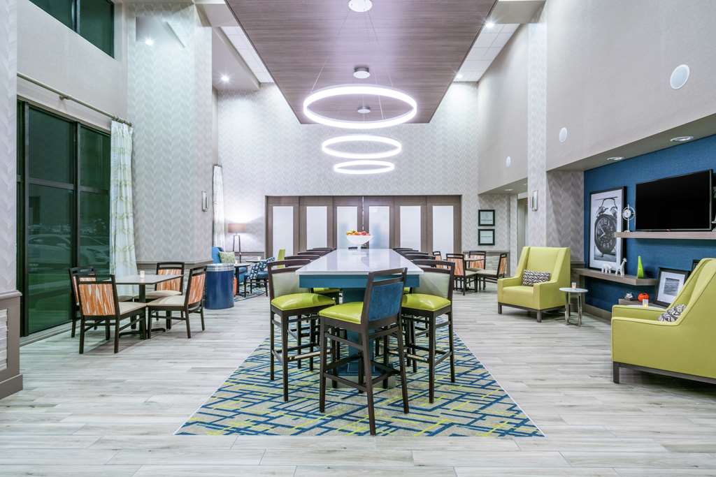 Hampton Inn & Suites Glenarden/Washington DC photo 7