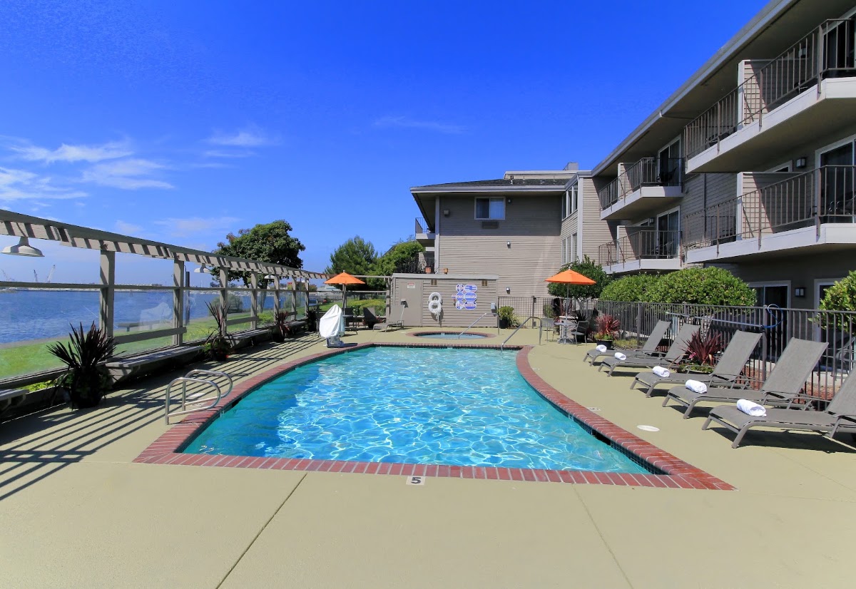 Executive Inn & Suites Hotel of Oakland, CA